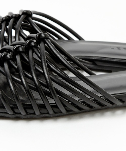 LEPSIM（レプシィム）の「ナロークロススライドサンダル　944142（サンダル・レディース・ブラック/ゴールド/ライトベージュ・SMALL/MEDIUM/LARGE）」の5枚目の写真