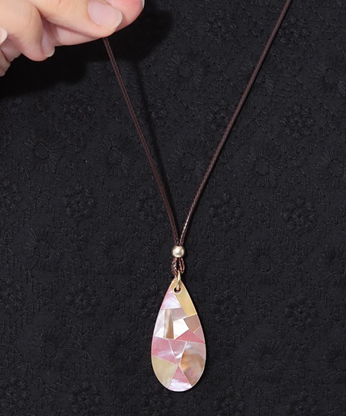 チチカカ(チチカカ)の「モザイクシェルネックレス(ネックレス・レディース・ブルー/ピンク/ナチュラル・FREE)」の3枚目の写真