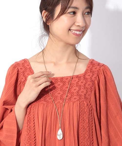 チチカカ(チチカカ)の「モザイクシェルネックレス(ネックレス・レディース・ブルー/ピンク/ナチュラル・FREE)」の6枚目の写真