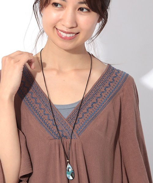 チチカカ(チチカカ)の「モザイクシェルネックレス(ネックレス・レディース・ブルー/ピンク/ナチュラル・FREE)」の7枚目の写真