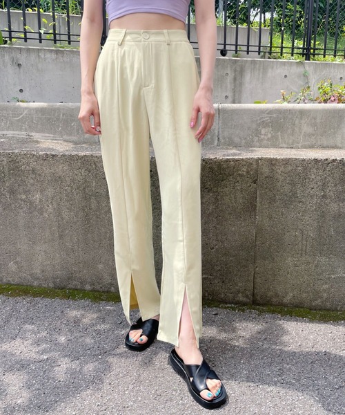 at12:03（アットイチニーゼロサン）の「【カラバリ豊富】センタースリットカラースラックス（スラックス・レディース・ブラック/ピンク/ブルー/イエロー/グリーン・M）」の4枚目の写真