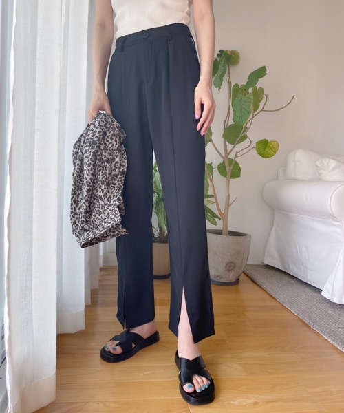 at12:03（アットイチニーゼロサン）の「【カラバリ豊富】センタースリットカラースラックス（スラックス・レディース・ブラック/ピンク/ブルー/イエロー/グリーン・M）」の2枚目の写真