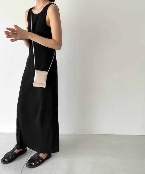 CANAL JEAN(キャナルジーン)の「LE VERNIS(ル・ベルニ) ラップポシェット(ショルダーバッグ・レディース・ブラック/ホワイト・ONE SIZE)」の5枚目の写真