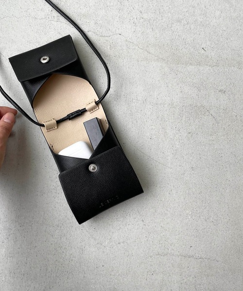 CANAL JEAN(キャナルジーン)の「LE VERNIS(ル・ベルニ) ラップポシェット(ショルダーバッグ・レディース・ブラック/ホワイト・ONE SIZE)」の7枚目の写真