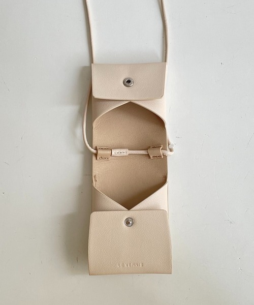 CANAL JEAN(キャナルジーン)の「LE VERNIS(ル・ベルニ) ラップポシェット(ショルダーバッグ・レディース・ブラック/ホワイト・ONE SIZE)」の3枚目の写真