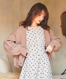 ケーブル編みカーデ