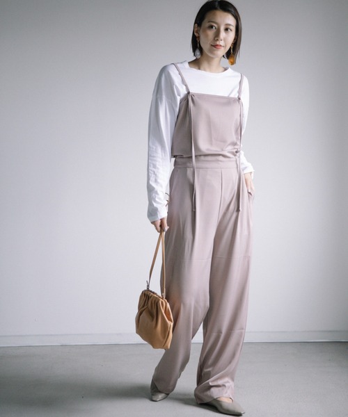 Chaco closet(チャコ クローゼット)の「サテン素材キャミサロペット(サロペット/オーバーオール・レディース・ブラック/ベージュ/グレー・FREE)」の3枚目の写真