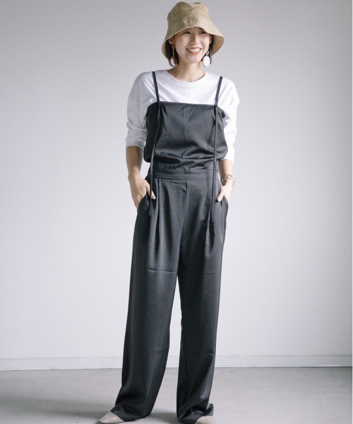 Chaco closet(チャコ クローゼット)の「サテン素材キャミサロペット(サロペット/オーバーオール・レディース・ブラック/ベージュ/グレー・FREE)」の4枚目の写真