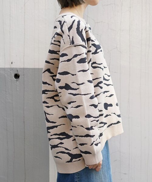 DROIT BELLO(ドロイトベロ)の「DROIT BELLO(ドロイトベロ) ゼブラ柄ジャガードプルオーバー(ニット/セーター・レディース・ライトベージュ/ブラック・FREE)」の4枚目の写真