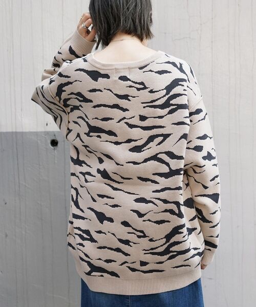 DROIT BELLO(ドロイトベロ)の「DROIT BELLO(ドロイトベロ) ゼブラ柄ジャガードプルオーバー(ニット/セーター・レディース・ライトベージュ/ブラック・FREE)」の3枚目の写真