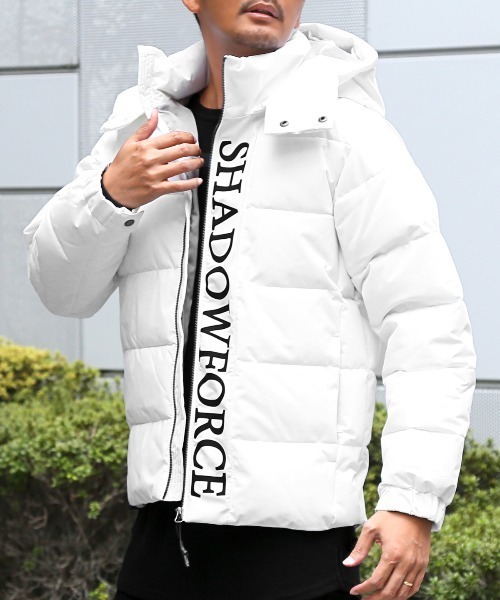 LUXSTYLE(ラグスタイル)の「フードロゴプリント中綿ブルゾン(ブルゾン・メンズ・ブラック/ホワイト・M/L/XL)」の1枚目の写真