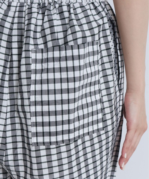 yuni(ユニ )の「キュプラ/コットン平織check easyパンツ(その他パンツ・レディース・ホワイト/ベージュ・FREE)」の16枚目の写真