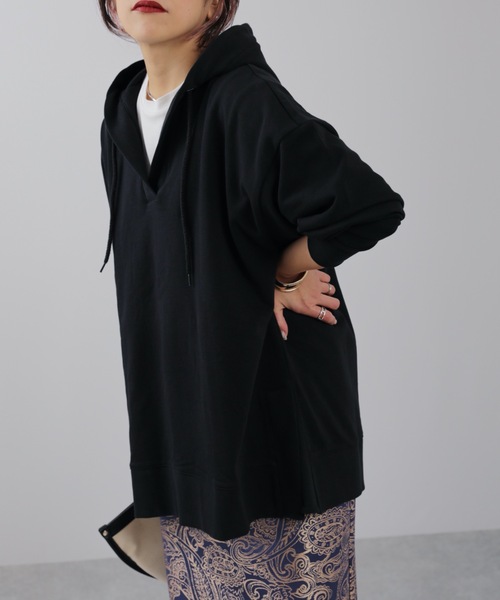 ap retro（アプレトロ）の「キーネックサイドスリットスウェットパーカー（パーカー・レディース・ブラック/オフホワイト/オートミール・FREE）」の16枚目の写真