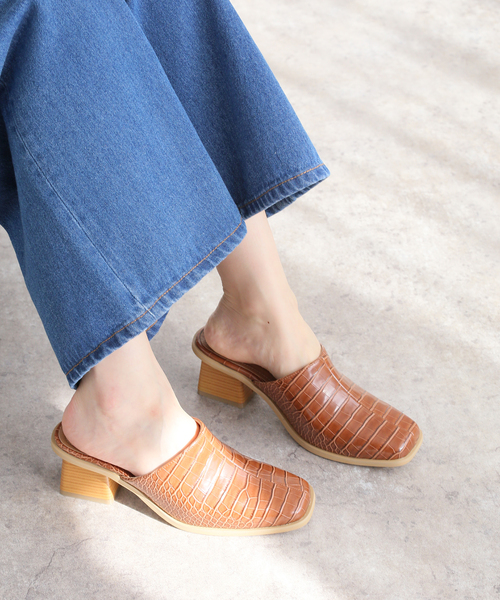 Simplicite(サンプリシテ)の「スクエアトゥミュール(スリッポン・レディース・ホワイト/ブラック/ブラウン・SMALL/MEDIUM/LARGE)」の3枚目の写真