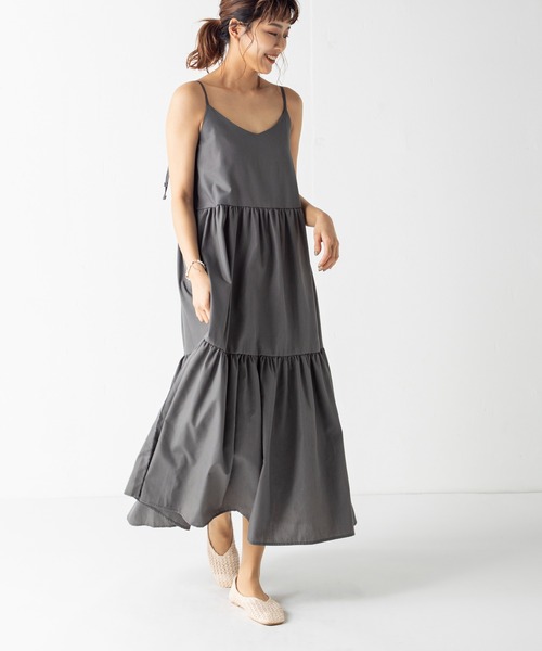 MILLION CARATS（ミリオンカラッツ）の「ボリュームのあるティアードデザインがフェミニンモードなリボンストラップティアードワンピース（ワンピース・レディース・チャコールグレー/ベージュ/ピンク・FREE）」の2枚目の写真