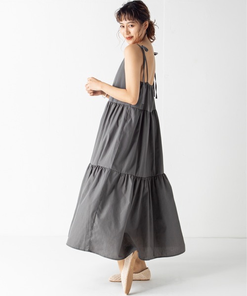 MILLION CARATS（ミリオンカラッツ）の「ボリュームのあるティアードデザインがフェミニンモードなリボンストラップティアードワンピース（ワンピース・レディース・チャコールグレー/ベージュ/ピンク・FREE）」の4枚目の写真