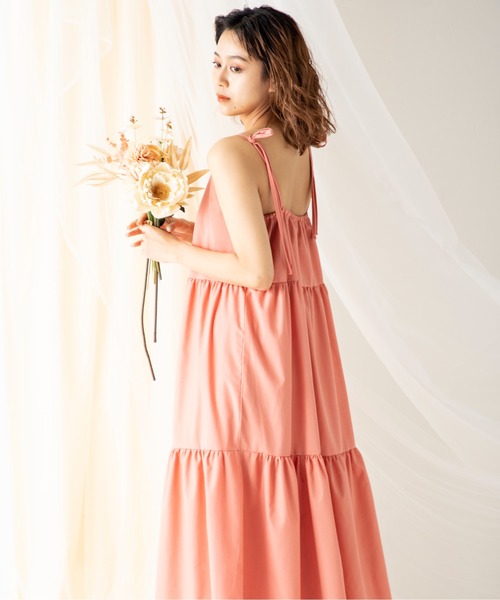 MILLION CARATS（ミリオンカラッツ）の「ボリュームのあるティアードデザインがフェミニンモードなリボンストラップティアードワンピース（ワンピース・レディース・チャコールグレー/ベージュ/ピンク・FREE）」の10枚目の写真