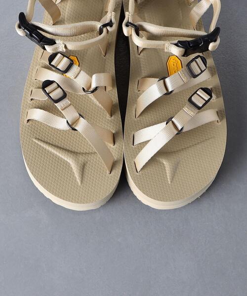 suicoke（スイコック）の「＜SUICOKE(スイコック)＞TOSSHI-V サンダル（サンダル・レディース・ブラック/ベージュ・24cm/25cm/23cm）」の7枚目の写真