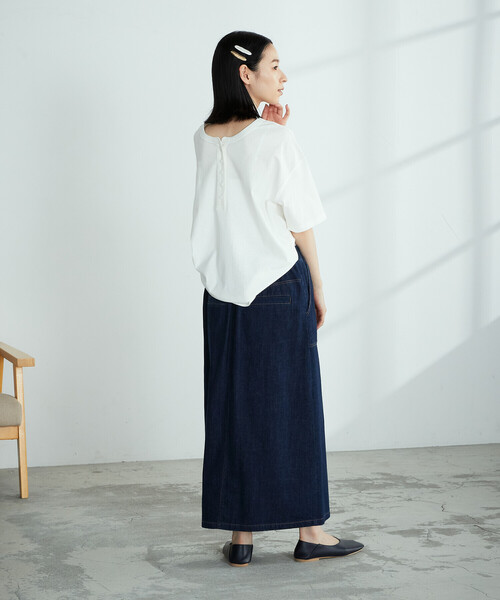 ONIGIRI(オニギリ)の「2WAY ヘンリーネックTシャツ(Tシャツ/カットソー・レディース・チャコール/ネイビー/ベージュ/イエロー×グリーン/オレンジ/ホワイト・FREE)」の8枚目の写真