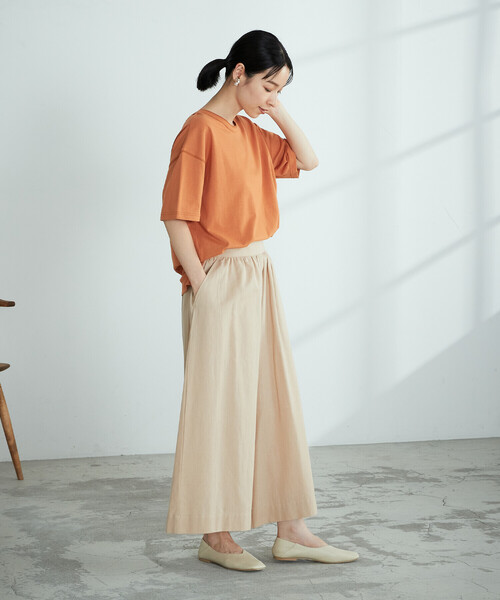 ONIGIRI(オニギリ)の「2WAY ヘンリーネックTシャツ(Tシャツ/カットソー・レディース・チャコール/ネイビー/ベージュ/イエロー×グリーン/オレンジ/ホワイト・FREE)」の9枚目の写真