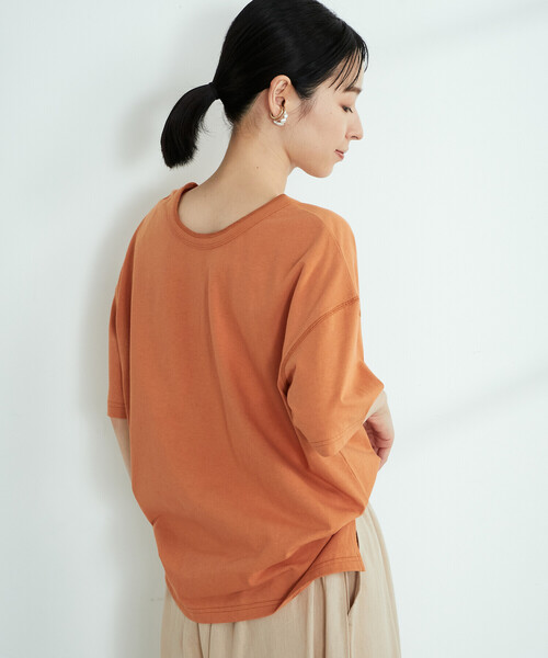 ONIGIRI(オニギリ)の「2WAY ヘンリーネックTシャツ(Tシャツ/カットソー・レディース・チャコール/ネイビー/ベージュ/イエロー×グリーン/オレンジ/ホワイト・FREE)」の13枚目の写真