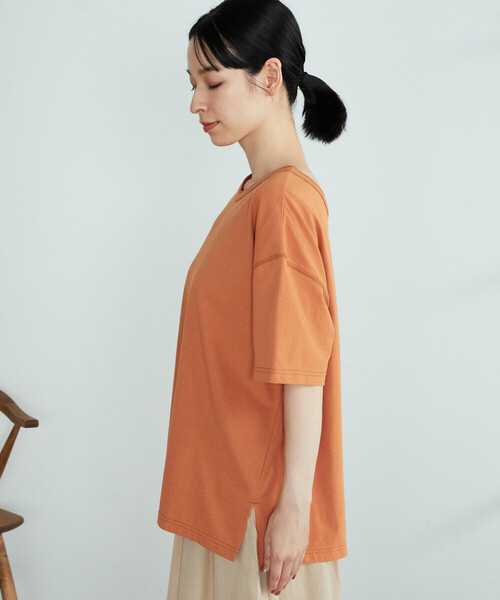 ONIGIRI(オニギリ)の「2WAY ヘンリーネックTシャツ(Tシャツ/カットソー・レディース・チャコール/ネイビー/ベージュ/イエロー×グリーン/オレンジ/ホワイト・FREE)」の15枚目の写真