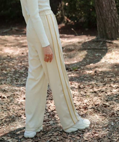 select MOCA（セレクトモカ）の「2022 AW サイドライントラックパンツ（その他パンツ・レディース・ブラック/グリーン/アイボリー・FREE）」の2枚目の写真