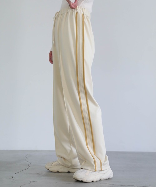 select MOCA（セレクトモカ）の「2022 AW サイドライントラックパンツ（その他パンツ・レディース・ブラック/グリーン/アイボリー・FREE）」の13枚目の写真