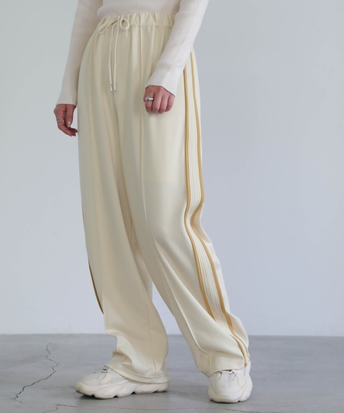 select MOCA（セレクトモカ）の「2022 AW サイドライントラックパンツ（その他パンツ・レディース・ブラック/グリーン/アイボリー・FREE）」の11枚目の写真