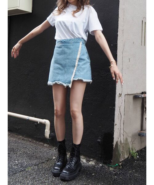 EVRIS（エヴリス）の「ラップフリンジデニムミニスカート（デニムスカート・レディース・ライトブルー/インディゴブルー・MEDIUM/SMALL）」の17枚目の写真