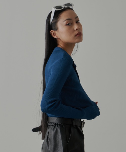 FIG&VIPER(フィグアンドバイパー)の「スキッパーポロニット(ポロシャツ・レディース・ブラック/ダークブルー/マルチ・FREE)」の1枚目の写真