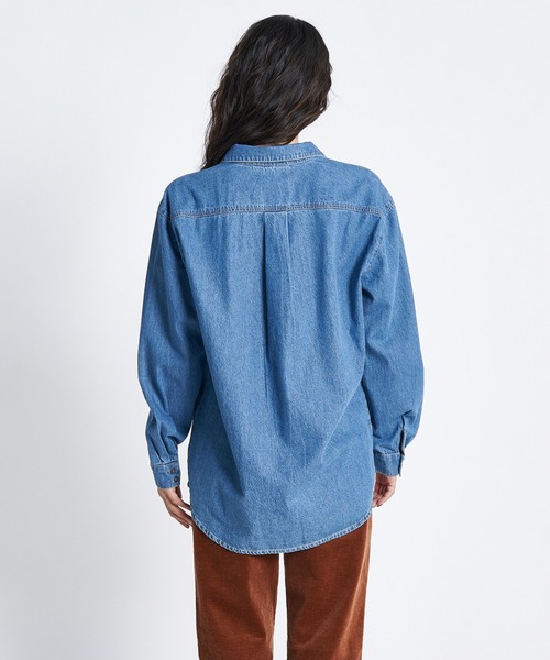 ROXY(ロキシー)の「SEASIDE TOWN DENIM/ロキシーデニムシャツ(シャツ/ブラウス・レディース・ブルー・X-SMALL/MEDIUM/SMALL)」の2枚目の写真