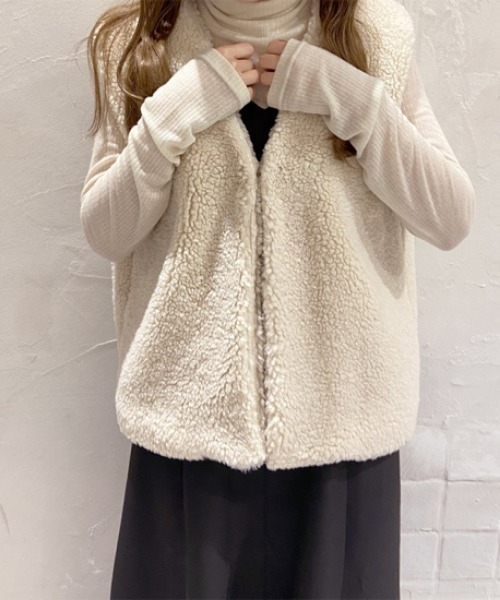 flower（フラワー）の「フラッフィベスト（ベスト・レディース・アイボリー・FREE）」の3枚目の写真