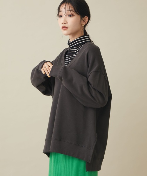 CRAFT STANDARD BOUTIQUE(クラフトスタンダードブティック)の「Vネック裏毛プルオーバー(スウェット・レディース・チャコールグレー/グリーン/ベージュ・FREE)」の2枚目の写真