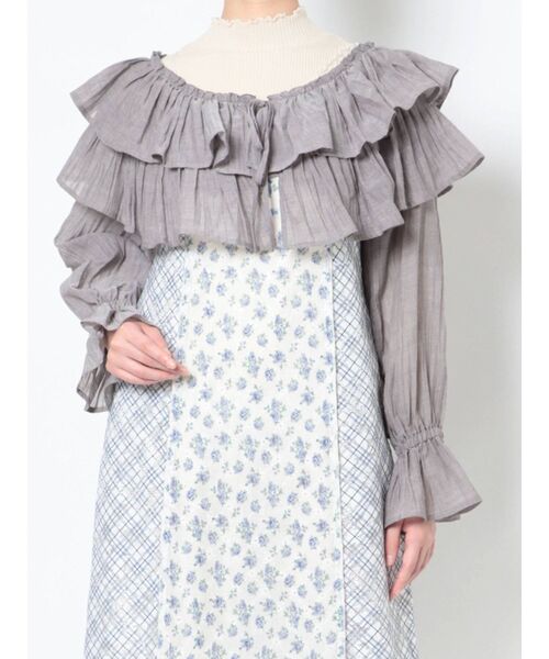 merry jenny（メリージェニー）の「モアショートラッフルブラウス（シャツ/ブラウス・レディース・オフホワイト/チャコールグレー・FREE）」の8枚目の写真
