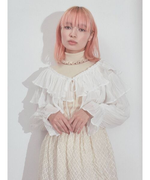 merry jenny（メリージェニー）の「モアショートラッフルブラウス（シャツ/ブラウス・レディース・オフホワイト/チャコールグレー・FREE）」の5枚目の写真