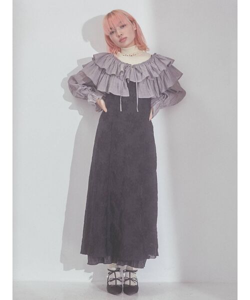 merry jenny（メリージェニー）の「モアショートラッフルブラウス（シャツ/ブラウス・レディース・オフホワイト/チャコールグレー・FREE）」の4枚目の写真