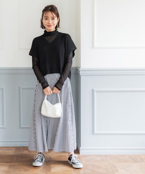 coca(coca)(コカ)の「Vネックリブニットベスト(ベスト・レディース・アイボリー/ブラック・ONE SIZE)」の11枚目の写真