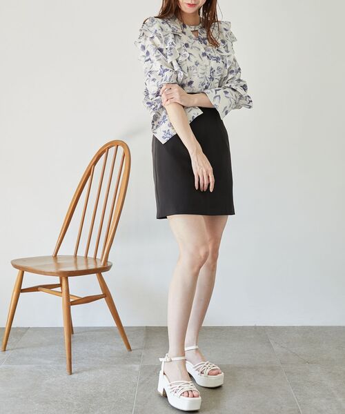 MAJESTIC LEGON（マジェスティックレゴン）の「レディフリルブラウス（シャツ/ブラウス・レディース・ブルー系その他2/グレイッシュベージュ/オフホワイト/グレー系その他・MEDIUM）」の5枚目の写真