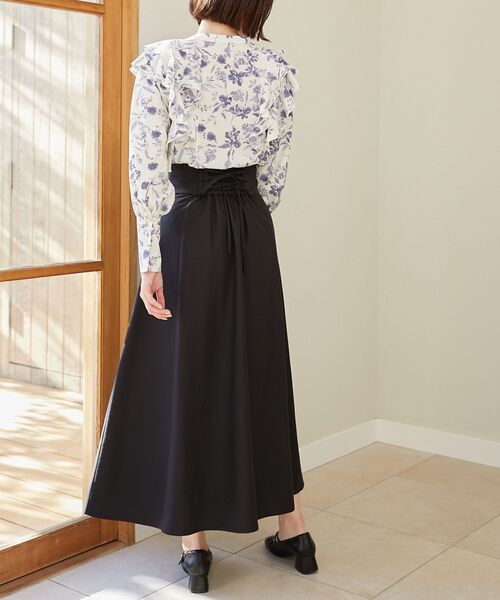 MAJESTIC LEGON（マジェスティックレゴン）の「レディフリルブラウス（シャツ/ブラウス・レディース・ブルー系その他2/グレイッシュベージュ/オフホワイト/グレー系その他・MEDIUM）」の9枚目の写真