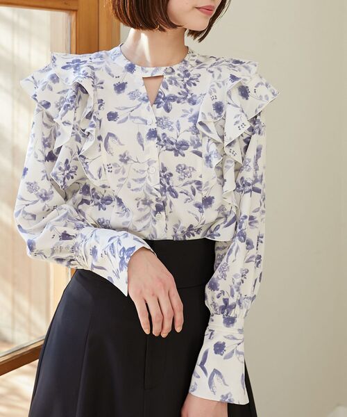 MAJESTIC LEGON（マジェスティックレゴン）の「レディフリルブラウス（シャツ/ブラウス・レディース・ブルー系その他2/グレイッシュベージュ/オフホワイト/グレー系その他・MEDIUM）」の11枚目の写真