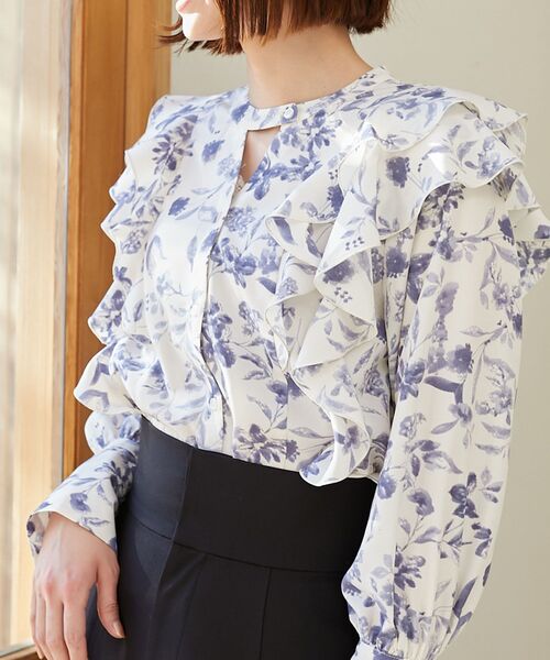 MAJESTIC LEGON（マジェスティックレゴン）の「レディフリルブラウス（シャツ/ブラウス・レディース・ブルー系その他2/グレイッシュベージュ/オフホワイト/グレー系その他・MEDIUM）」の12枚目の写真