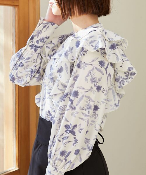 MAJESTIC LEGON（マジェスティックレゴン）の「レディフリルブラウス（シャツ/ブラウス・レディース・ブルー系その他2/グレイッシュベージュ/オフホワイト/グレー系その他・MEDIUM）」の13枚目の写真