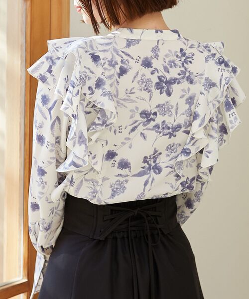 MAJESTIC LEGON（マジェスティックレゴン）の「レディフリルブラウス（シャツ/ブラウス・レディース・ブルー系その他2/グレイッシュベージュ/オフホワイト/グレー系その他・MEDIUM）」の14枚目の写真