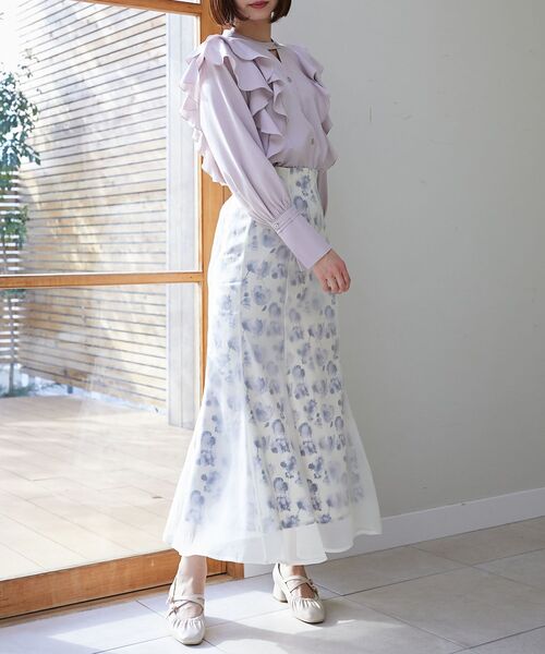 MAJESTIC LEGON（マジェスティックレゴン）の「レディフリルブラウス（シャツ/ブラウス・レディース・ブルー系その他2/グレイッシュベージュ/オフホワイト/グレー系その他・MEDIUM）」の16枚目の写真