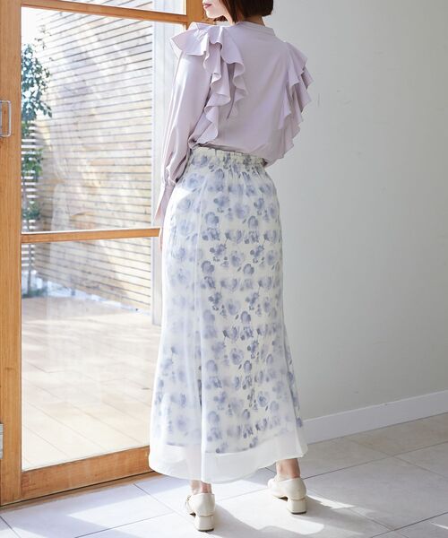 MAJESTIC LEGON（マジェスティックレゴン）の「レディフリルブラウス（シャツ/ブラウス・レディース・ブルー系その他2/グレイッシュベージュ/オフホワイト/グレー系その他・MEDIUM）」の18枚目の写真