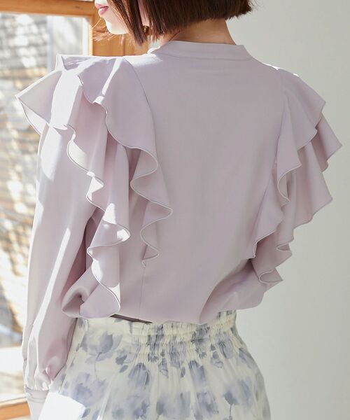 MAJESTIC LEGON（マジェスティックレゴン）の「レディフリルブラウス（シャツ/ブラウス・レディース・ブルー系その他2/グレイッシュベージュ/オフホワイト/グレー系その他・MEDIUM）」の22枚目の写真