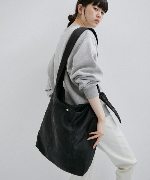 ADAM ET ROPE'（アダムエロペ）の「【A4対応】ワンショルダーシアーバッグ（トートバッグ・レディース・ブラック/ピンク・FREE）」の2枚目の写真