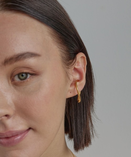 PAS TIERRA（パティエラ）の「【Lien】SVオーバルミディアムハーフカフ（イヤーカフ・レディース・イエローゴールド・FREE）」の3枚目の写真