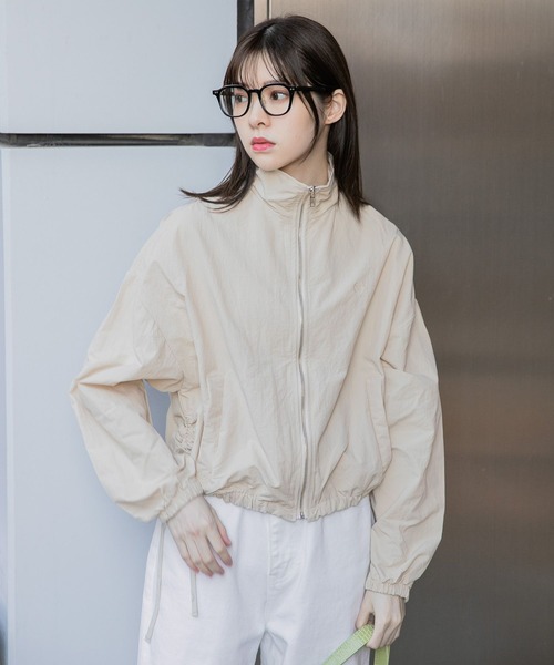 ALAND(エーランド)の「3.3 Field Trip/ウィンドブレーカー 2196695(ナイロンジャケット・レディース・ライトベージュ/ブラック・FREE)」の5枚目の写真